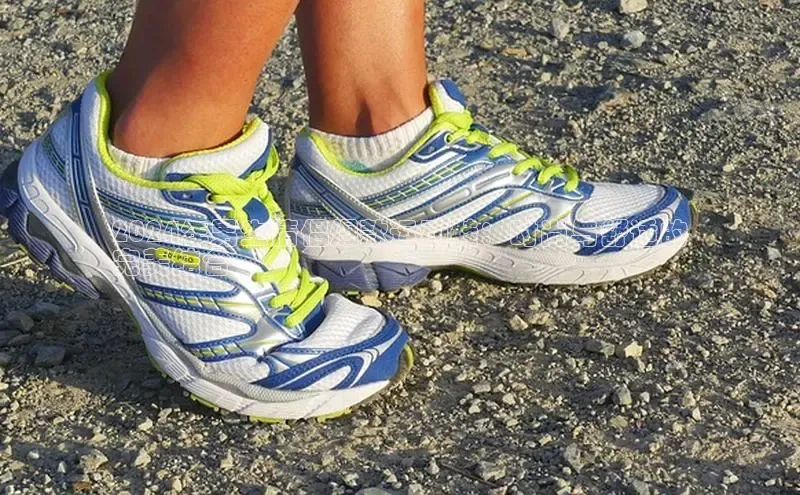 bsport体育最新官网入口百度网盘企业版2024年男生情侣爆款运动鞋：时尚与舒适的
完美结合