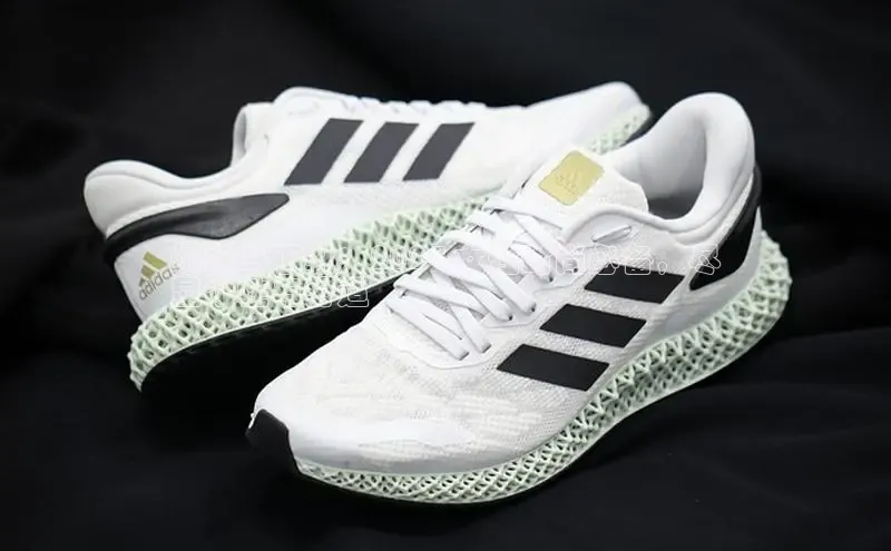 B体育网页版在线登录官网一径科技爆款马丁靴：2024 女性时尚必备，尽
显个性与舒适