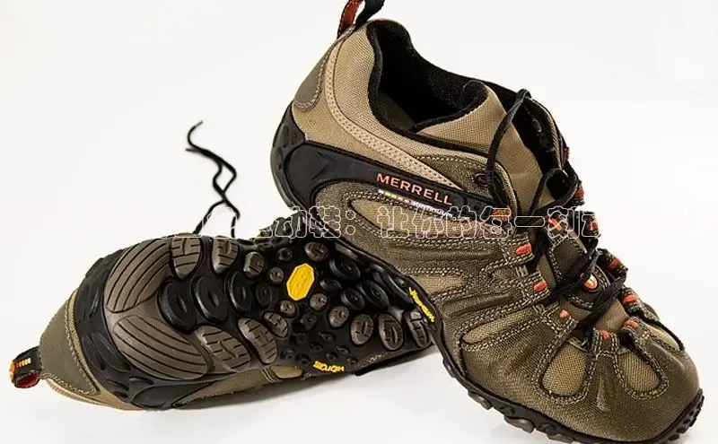 Bsport·B体育美团时尚百搭的白色运动鞋：让你的每一刻动感十足