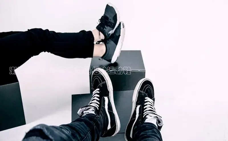 潮流先行：2025新款情侣款运动鞋——引爆市场的时尚尖兵